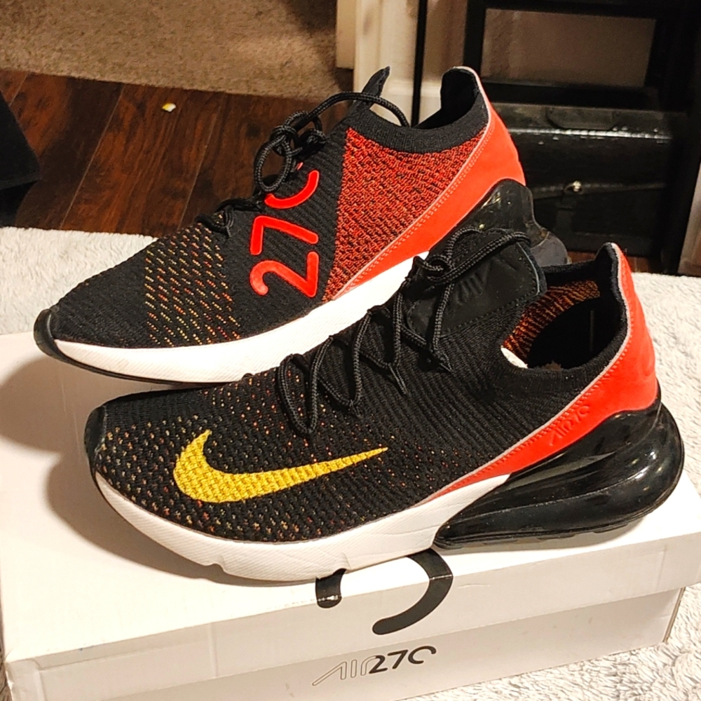 WMNS AIR MAX 270 FLYKNIT